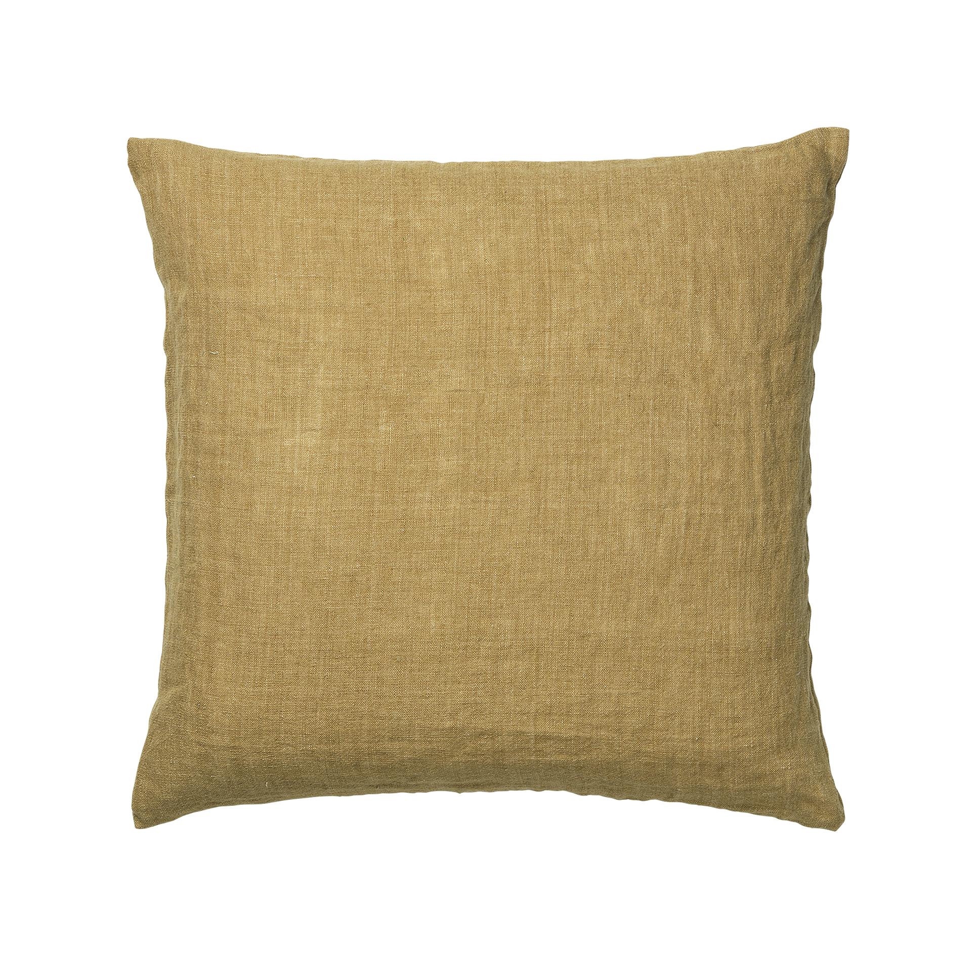 Elegant linnekudde i mjuk kamelfärg, storlek 50x50 cm, som tillför en varm och naturlig touch till ditt hem. Perfekt för att skapa en mysig och stilren atmosfär i soffan eller på sängen