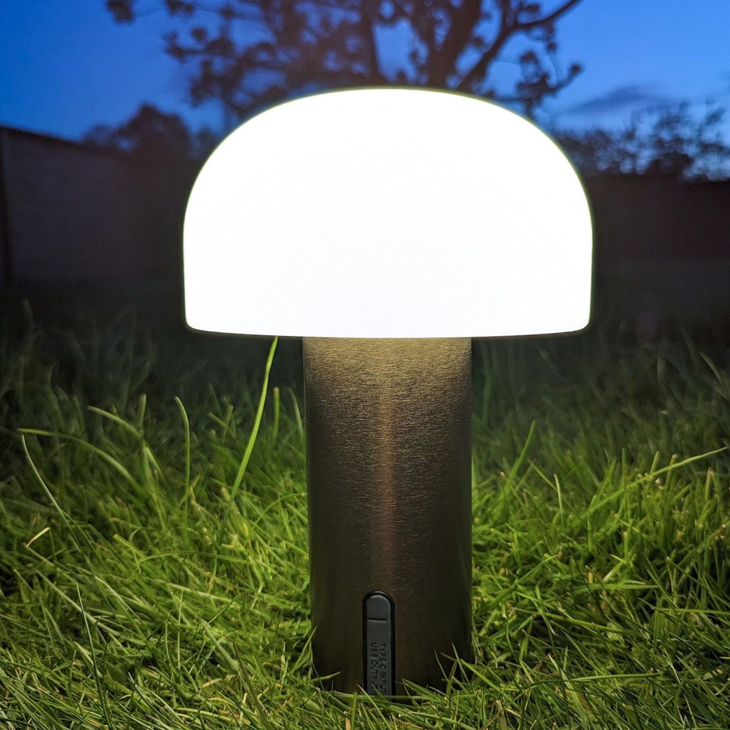 Soham LED-lampa – Stilren Belysning med Flexibilitet